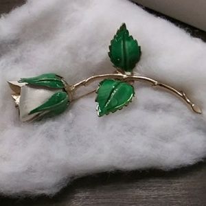 🌟Giovanni Stunning vintage rose pin.🌟